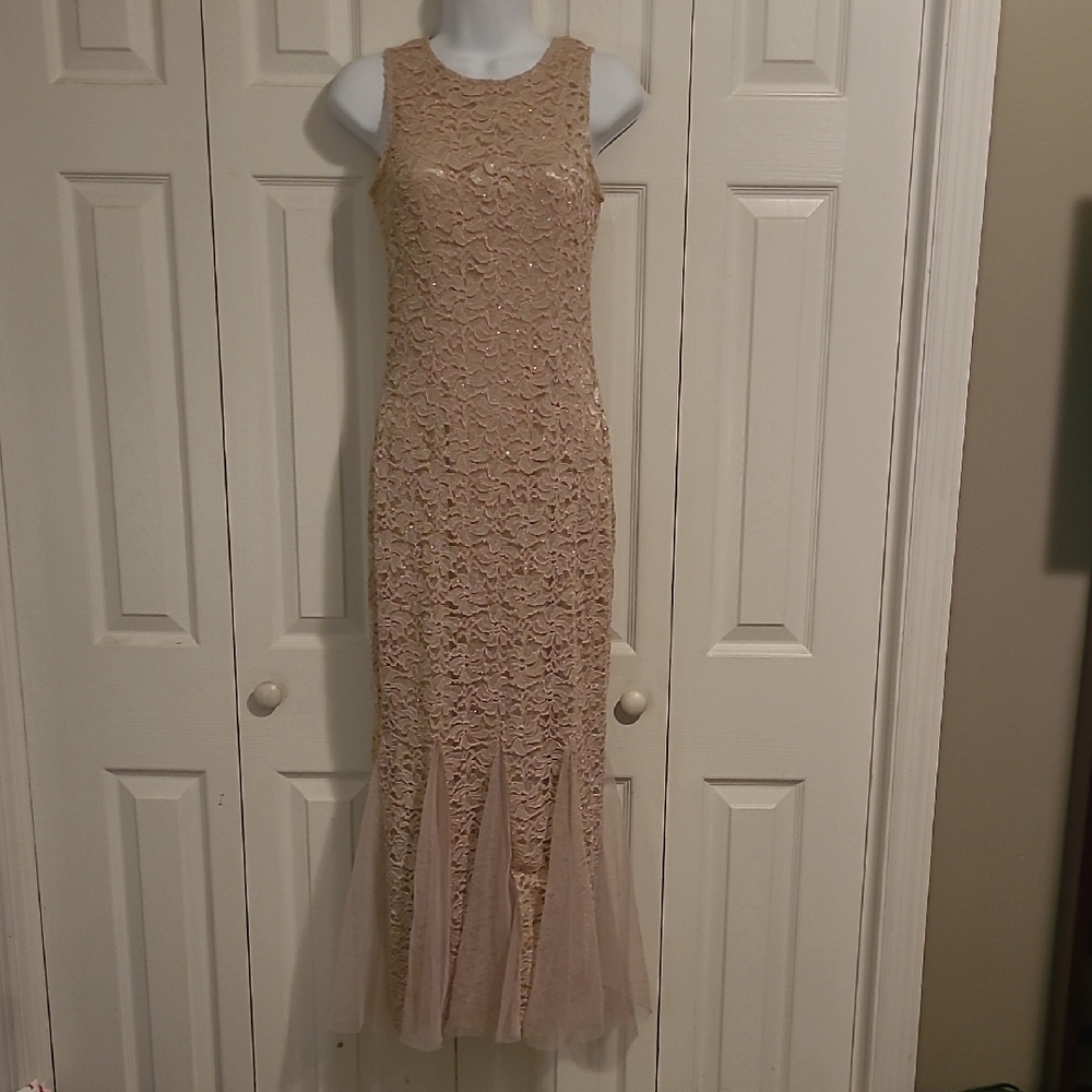Chic Sleeveless Lace Maxi Dress - Tan